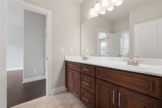 Building Photo - 710 Deer Holw Trce