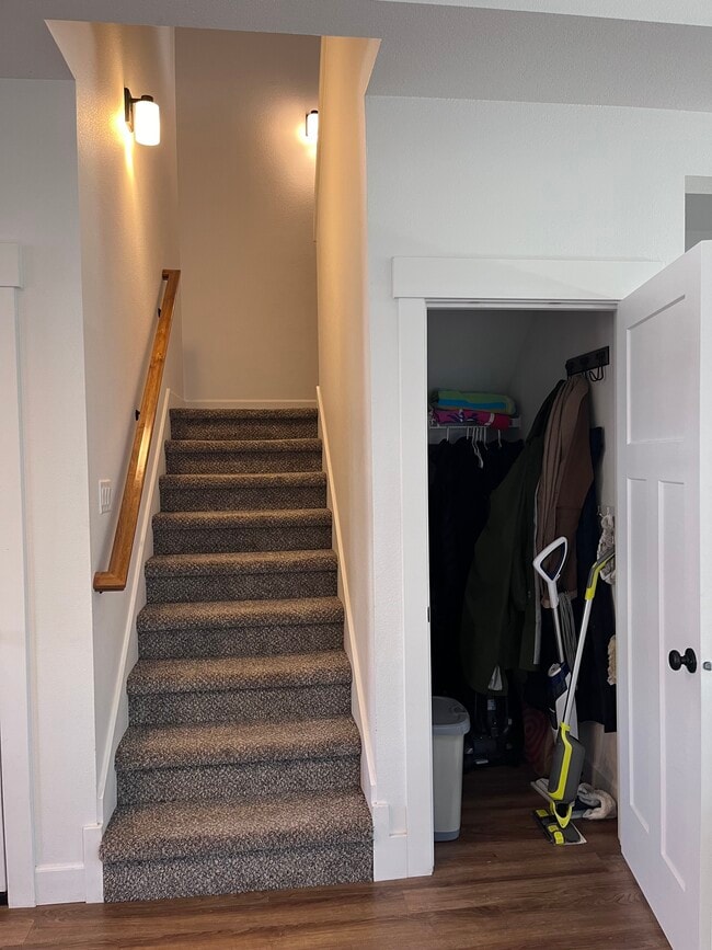 Building Photo - 990 NE Samson St