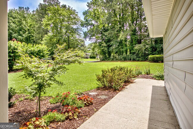 Building Photo - 413 Deergrass Trail