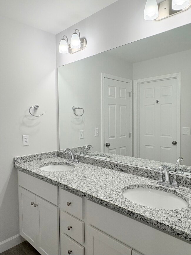 Building Photo - 870 Rodeo Ln