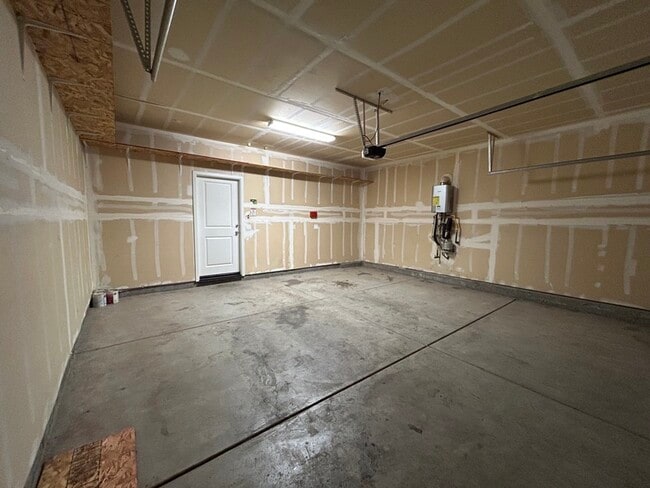 Building Photo - 3998 E Commerce Way