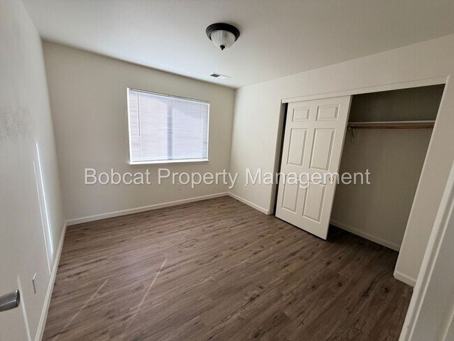 Building Photo - 1272 Woodside Dr