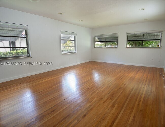 Building Photo - 6090 SW 27th St