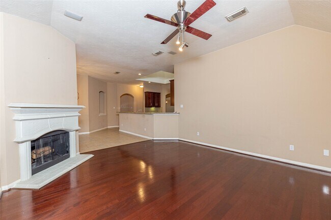 Building Photo - 2201 Signal Hill Dr