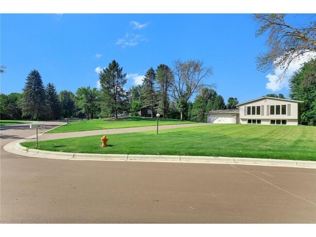 Building Photo - 455 Black Oaks Ln N