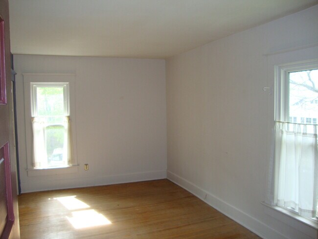 Building Photo - Walking Distance to St. Mary's Hospital and Downtown Rochester