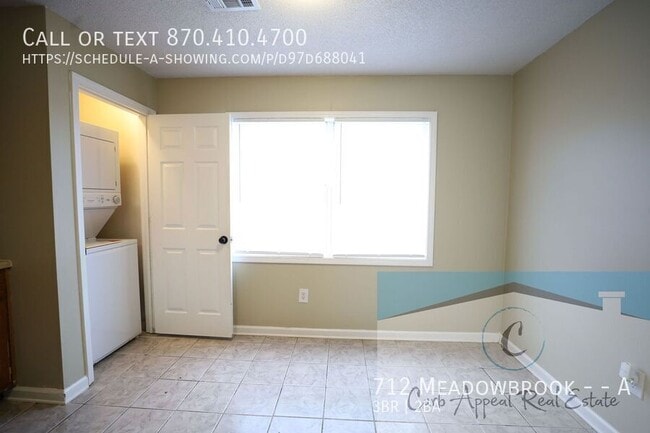 Building Photo - 712 Meadowbrook St