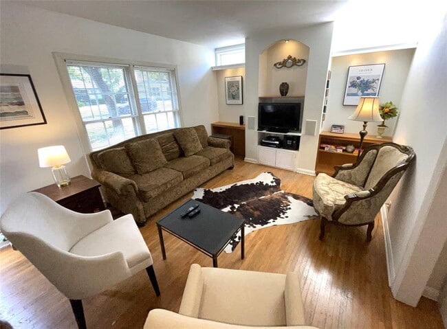 Building Photo - 1914 W 38th St