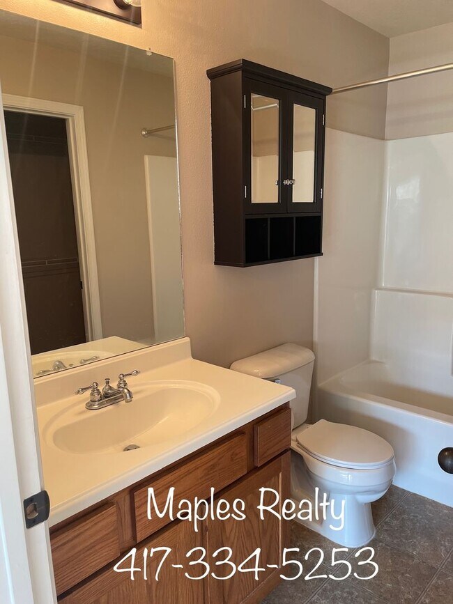 Building Photo - 3 BED, 2 BATH SINGLE FAMILY HOME IN HOLLIS...