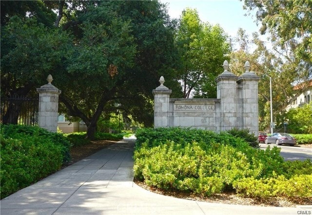 Building Photo - 710 Banyan Wy