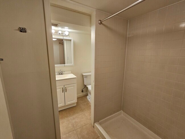Building Photo - 1162 Cree Dr