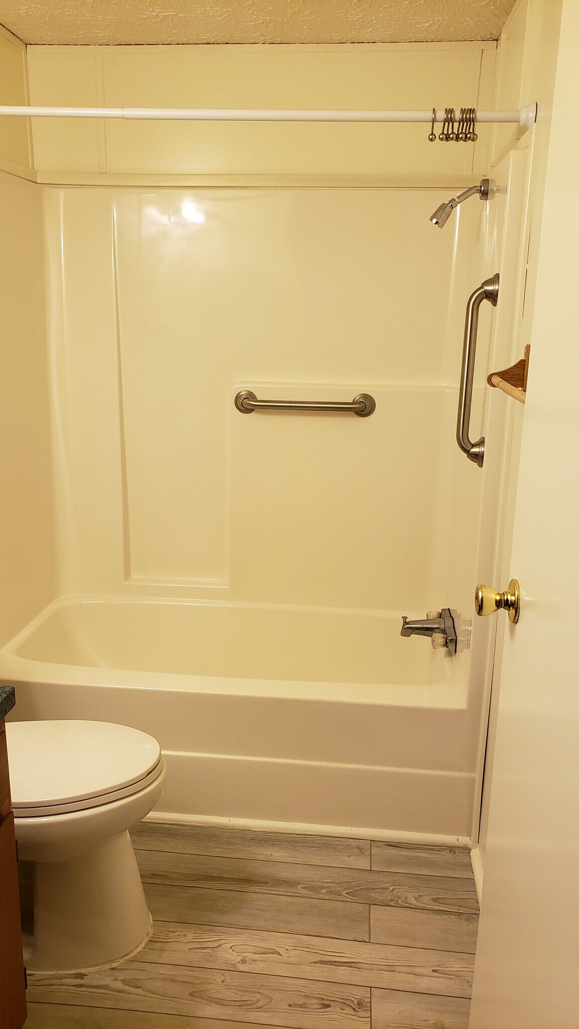 Guest bath - 381 Katie Dr