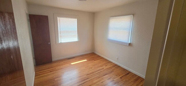 Building Photo - MOVE IN SPECIAL 1/2 OFF FIRST FULL MONTHS RENT.  ALL PROSPECTIVE TENANTS MUST SUBMIT A $58 NON-RE...