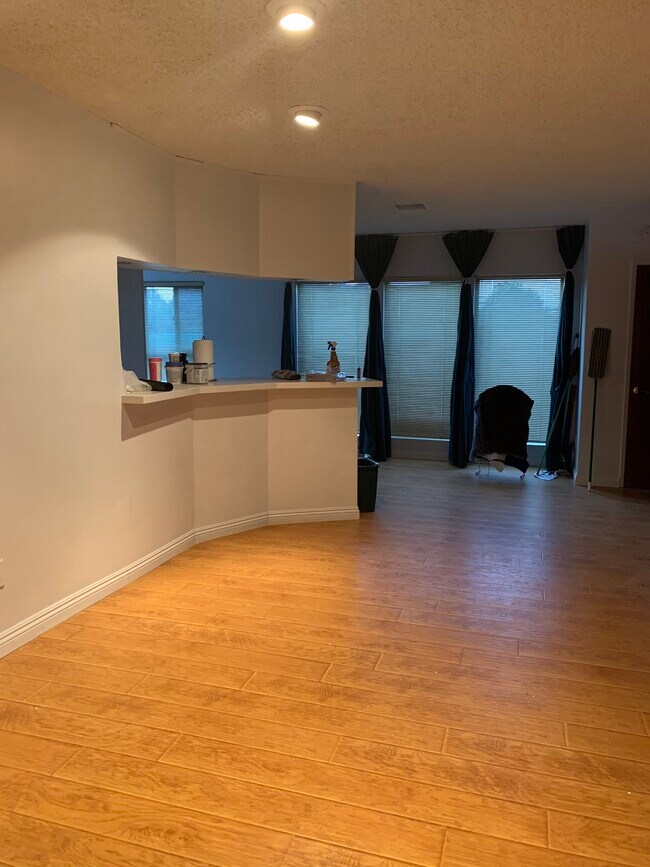 Bar area with connection to main living room - 1914 W Alameda Ave