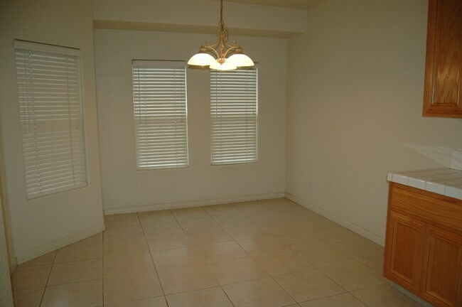 Building Photo - Spacious 3 Bed / 2 Bath Home – Over 2,000 Sq Ft