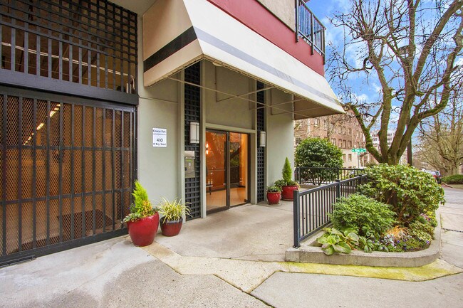 Building Photo - 410 W Roy St