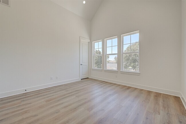 Building Photo - 2502 Gano St