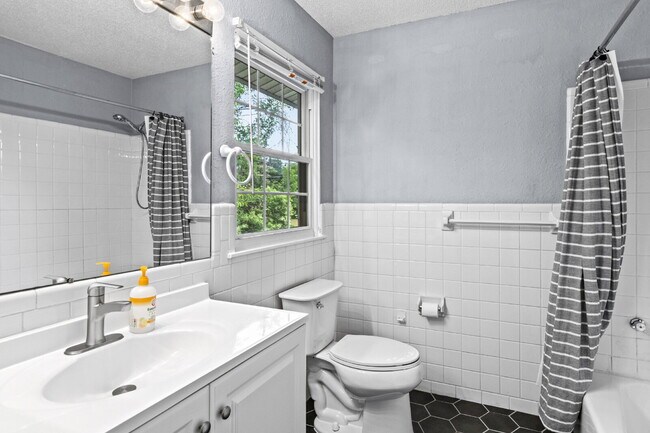 Building Photo - "Charming 2-Bed Condo in Greensboro with Spacious Layout, community clubhouse and POOL!"