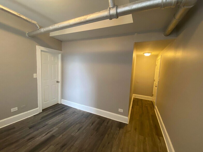 Building Photo - 408 W 77th St