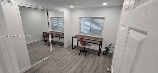 Building Photo - 5310 23