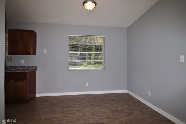 Building Photo - 4 br, 2 bath House - 744 Le Brun Dr