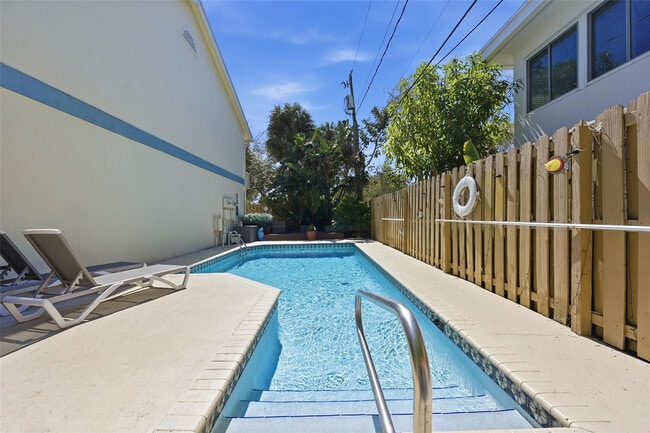 Building Photo - 4525 Bougainvilla Dr