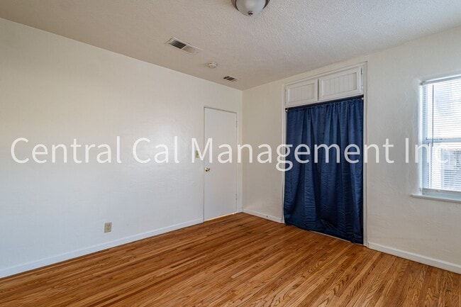 Building Photo - 2 Bedroom, 1 Bath Home - $1595 per month!