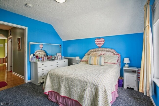 Building Photo - 16 Henry St