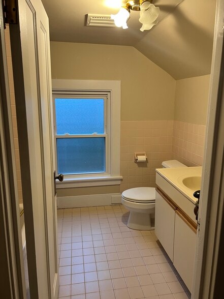 3rd floor bathroom - 21 Audubon St