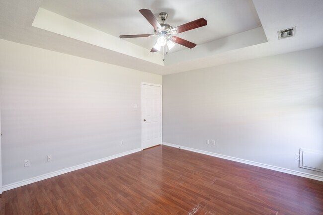 Building Photo - 1520 Strasburg Cir