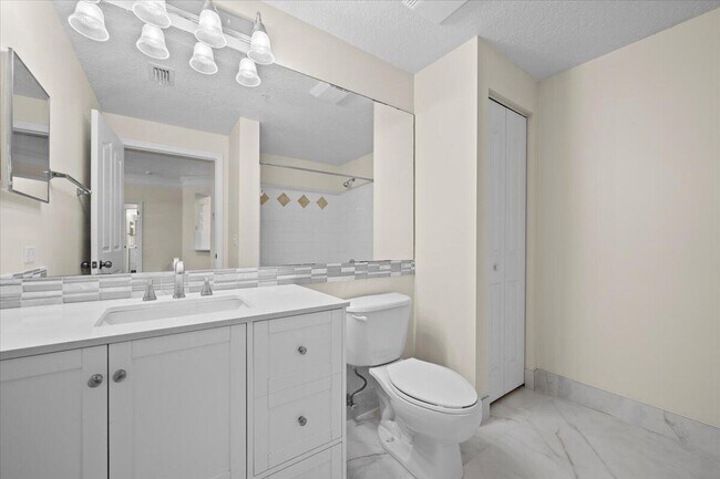 Building Photo - 6203 Myrtlewood Cir W