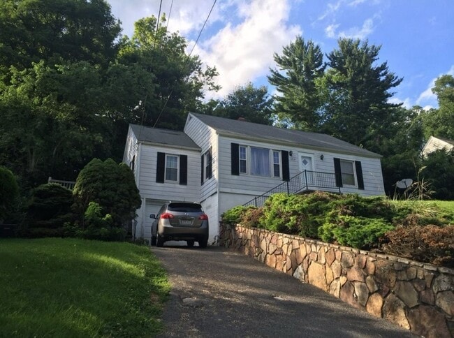 Building Photo - 1219 East Dr