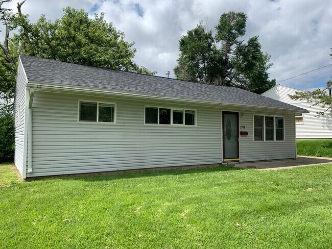 Building Photo - 2538 Indiana St SW