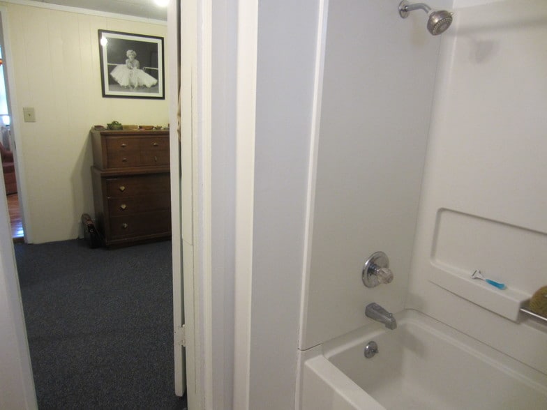 Building Photo - 1324 Vermont St