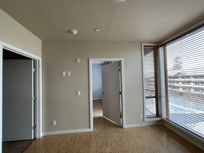 Building Photo - 2220 W Woodin Ave