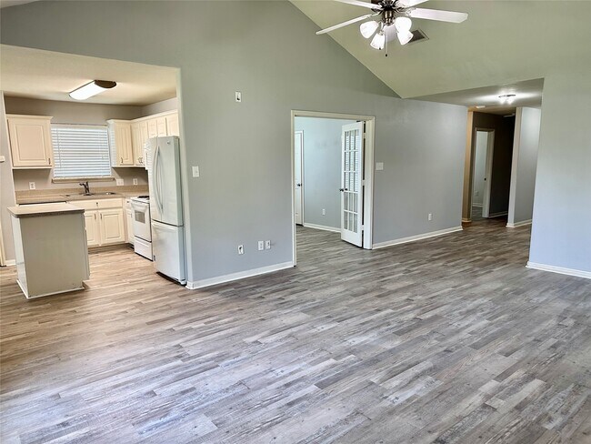 Building Photo - 29006 Trinity River Dr