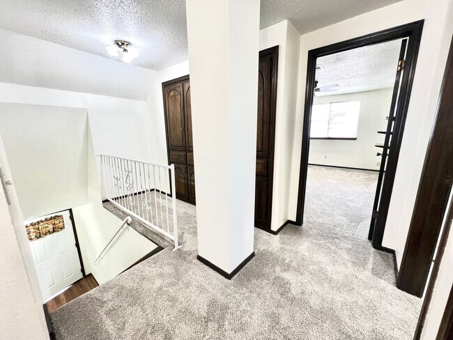 Building Photo - ?Spacious Home Near Tinker Airforce Base ?
