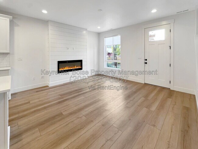 Building Photo - 281 S City Lgts Ln