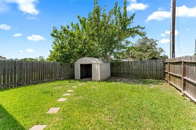 Building Photo - 5035 Reno Dr
