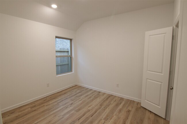 Building Photo - 2511 Chestnut Oak Cir