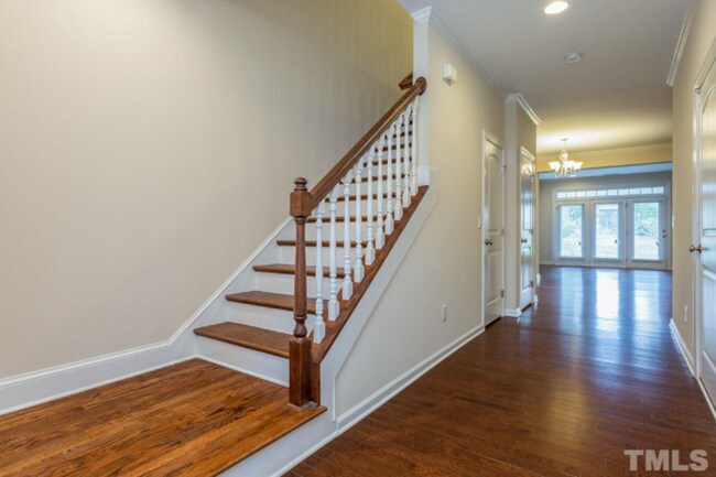 Building Photo - Gorgeous Town Home and Great Location
