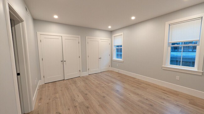 Building Photo - 122 Kenrick St
