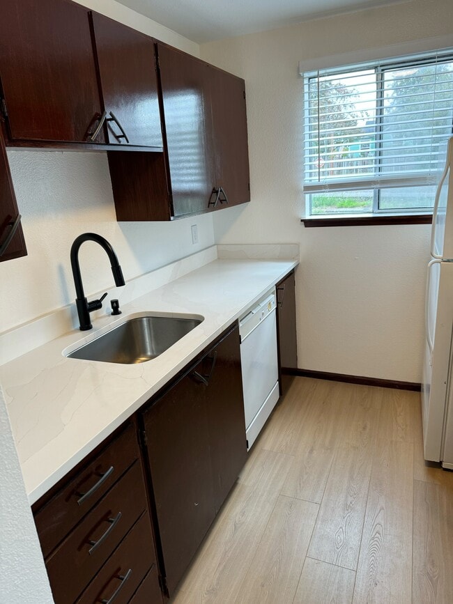 Building Photo - 811 Hayward Ave