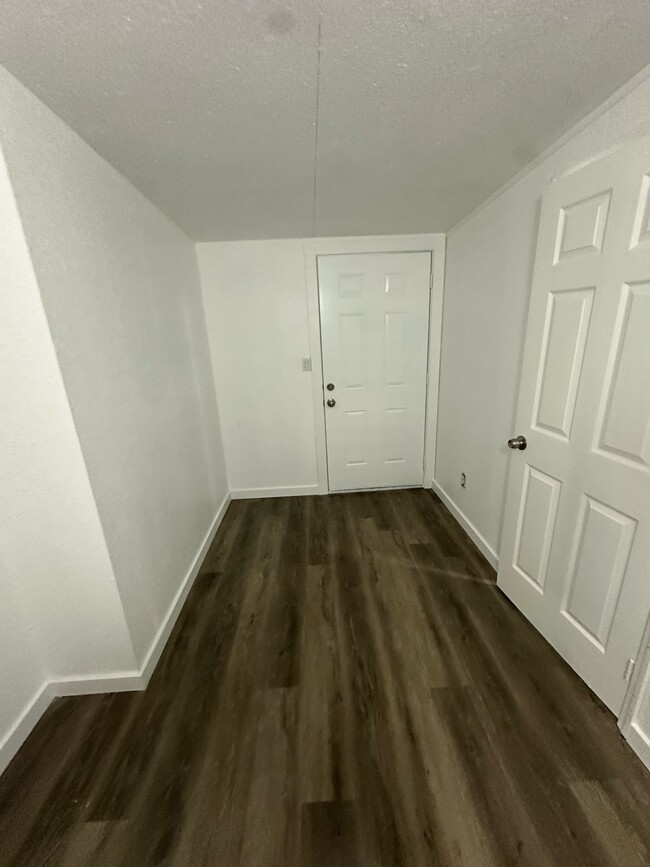 Building Photo - 3000 Clarcona Rd