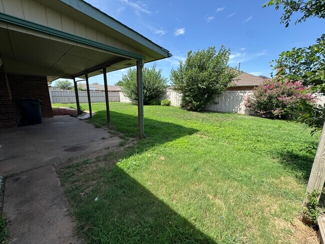 Building Photo - 8413 Woodfield St