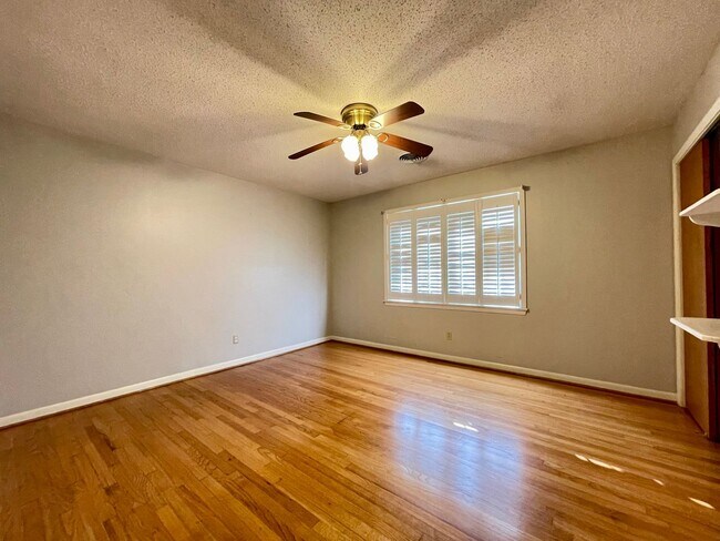 Building Photo - 136 Rwe Jones Dr