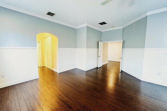 Building Photo - 2768 Shaughnessy Dr