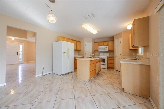 Building Photo - 163 Jocelyn Dr