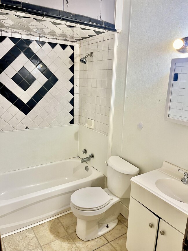 Building Photo - 5967 Byron Ave