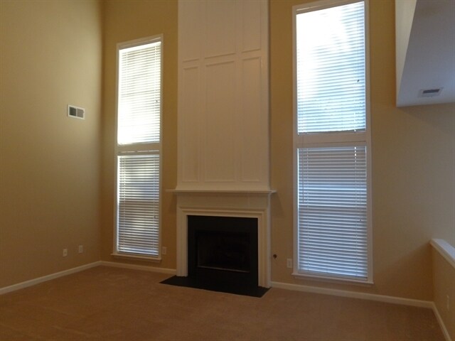 Building Photo - 1536 Cardinal Ln